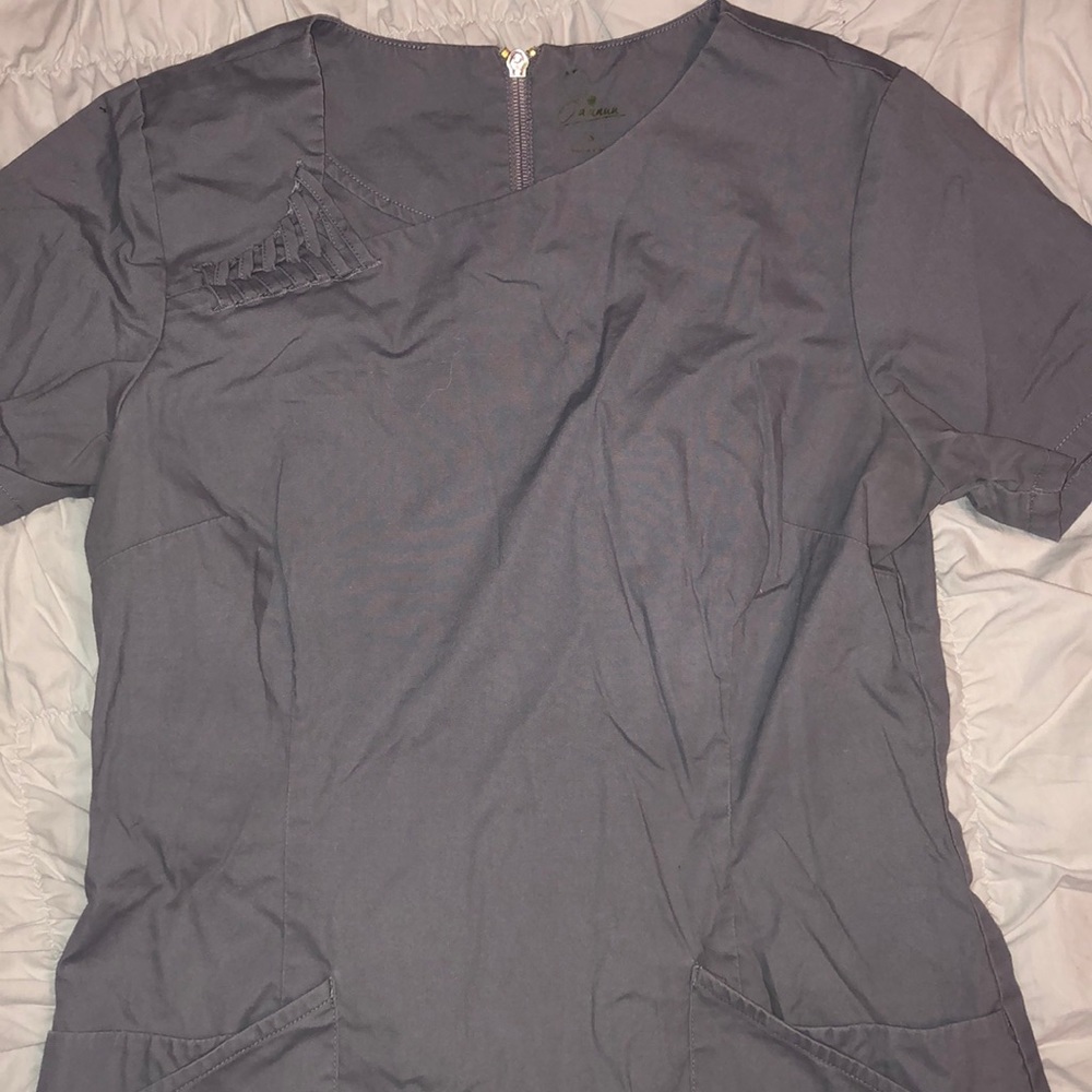 Jaanuu scrub top